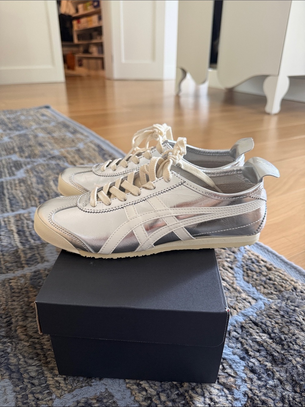 Onitsuka Tiger by Asics Mexico 66 Silver and Off-White Size 7 women and 5.5 men